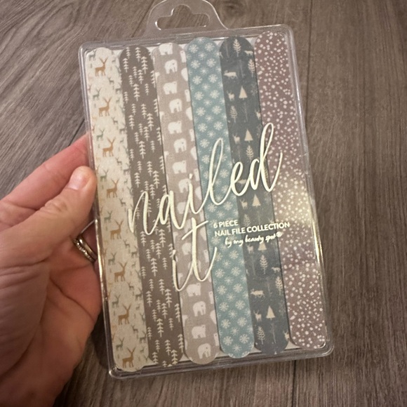 Nailed It 6Pcs Winter WonderlandNail Files 7inch File Size Dual Sided, Brand New - Picture 1 of 4
